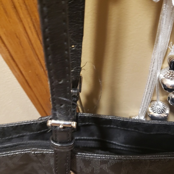 Black Michael Kors Handbag - Picture 4 of 5